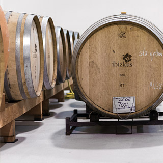 Ageing of Monastrell grapes in French oak barrels